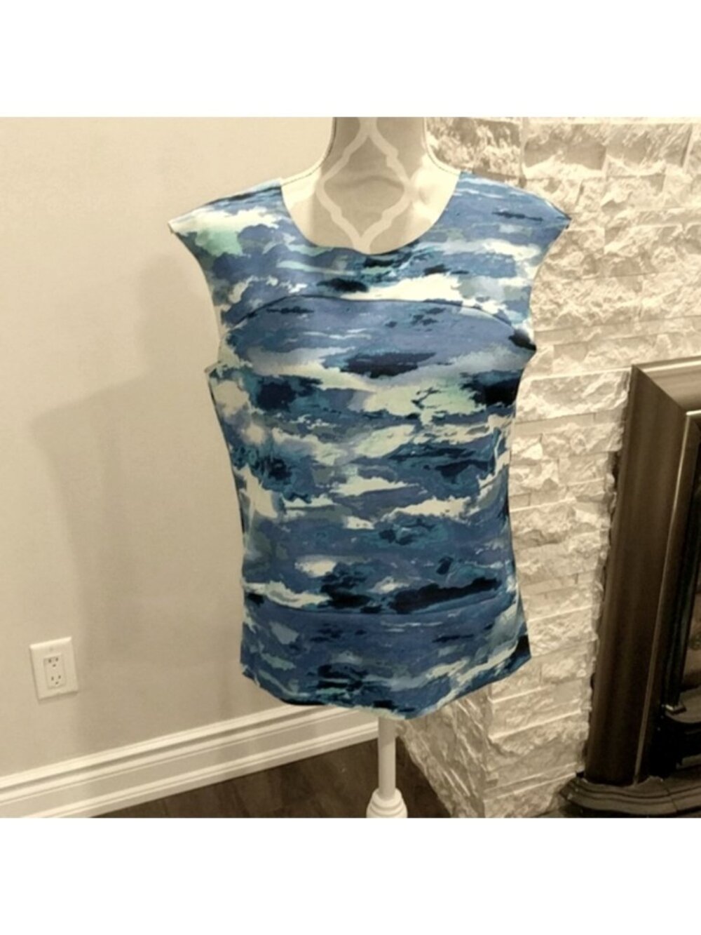 Cable & Gauge sleeveless blouse